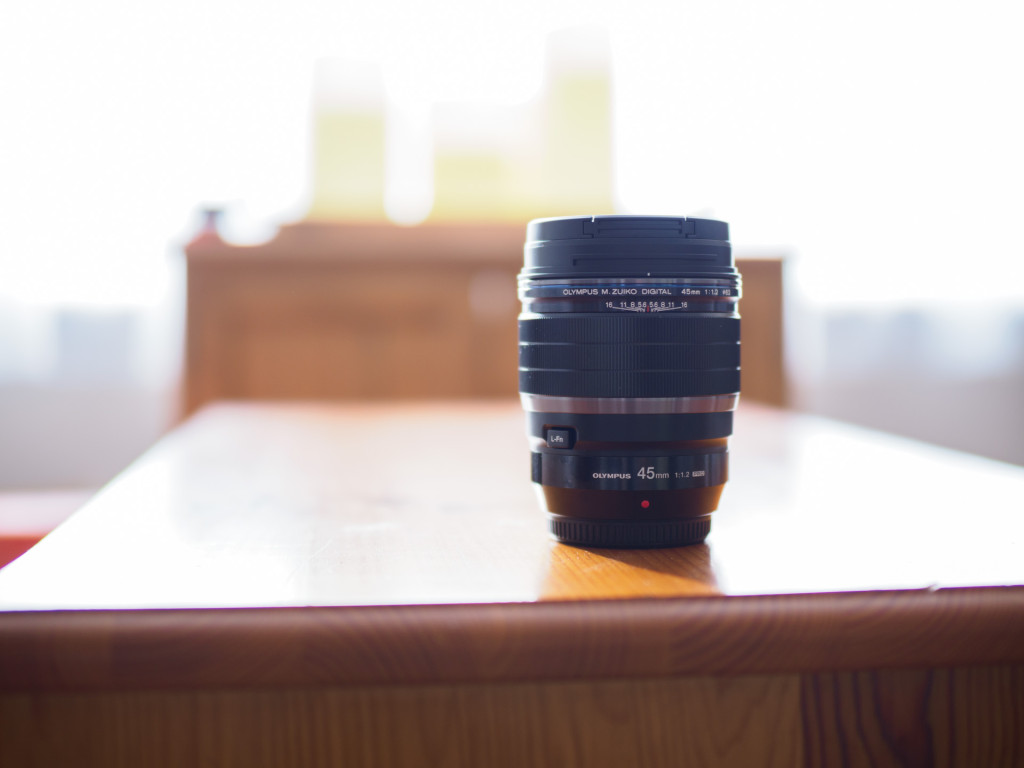 sony a7rii vs olympus omd em1 ii depth of field comparison